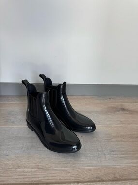 Joe Fresh Black Glossy Chelsea Rain Ankle Boots